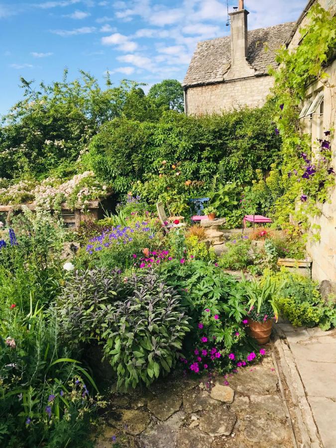 Dove Cottage Bisley  Exterior photo