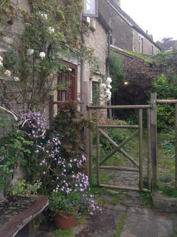 Dove Cottage Bisley  Exterior photo